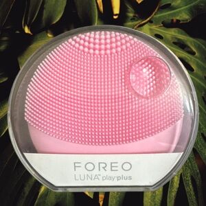 Foreo Luna Play Plus Pink Facial Cleansing Brush